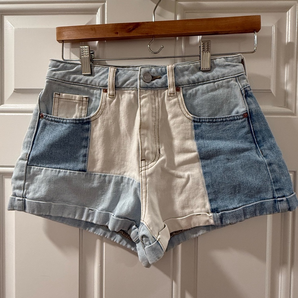 Pacsun- size 26, patched mom shorts